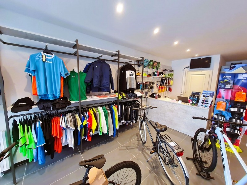 arredamento negozio articoli sportivi